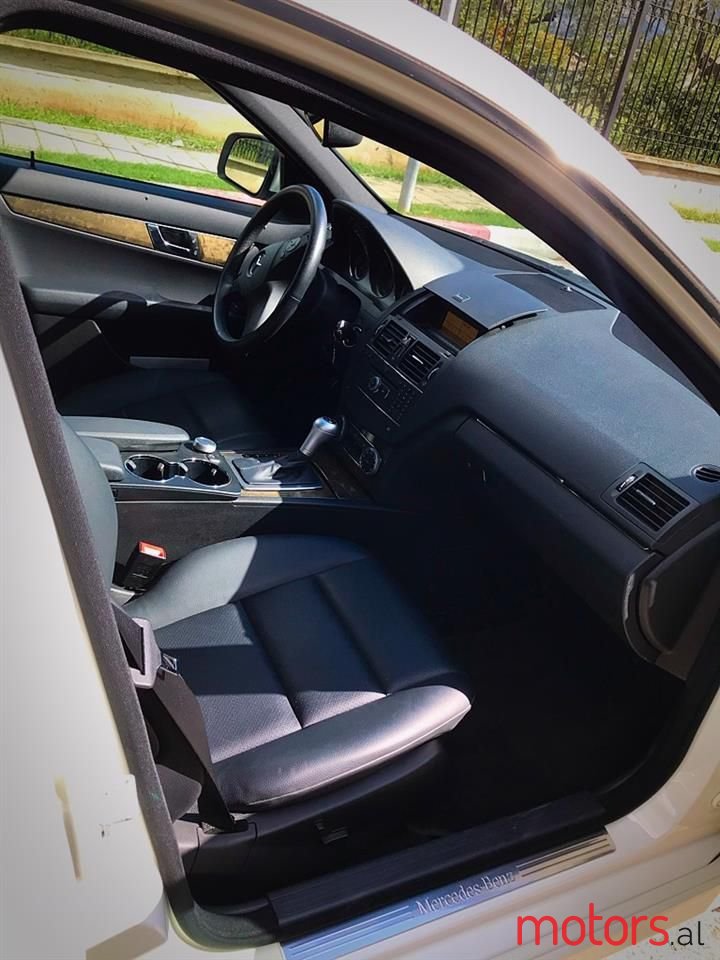 2009' Mercedes-Benz C 300 photo #6