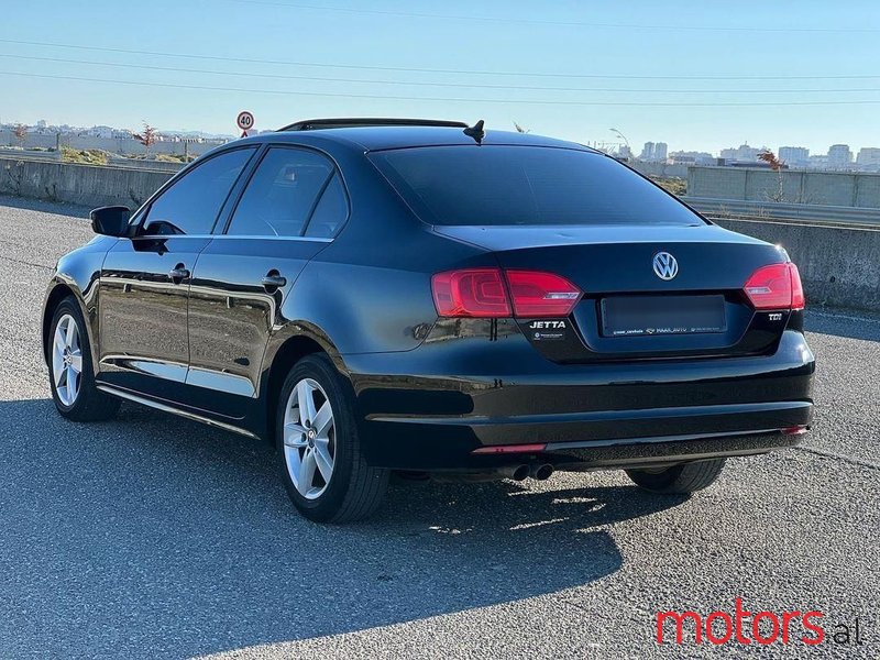 2012' Volkswagen Jetta photo #2