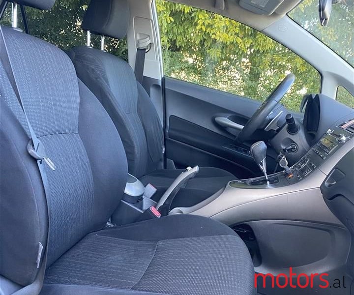 2007' Toyota Auris photo #3