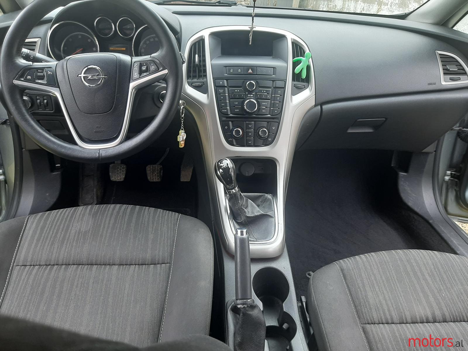 2011' Opel Astra J photo #6