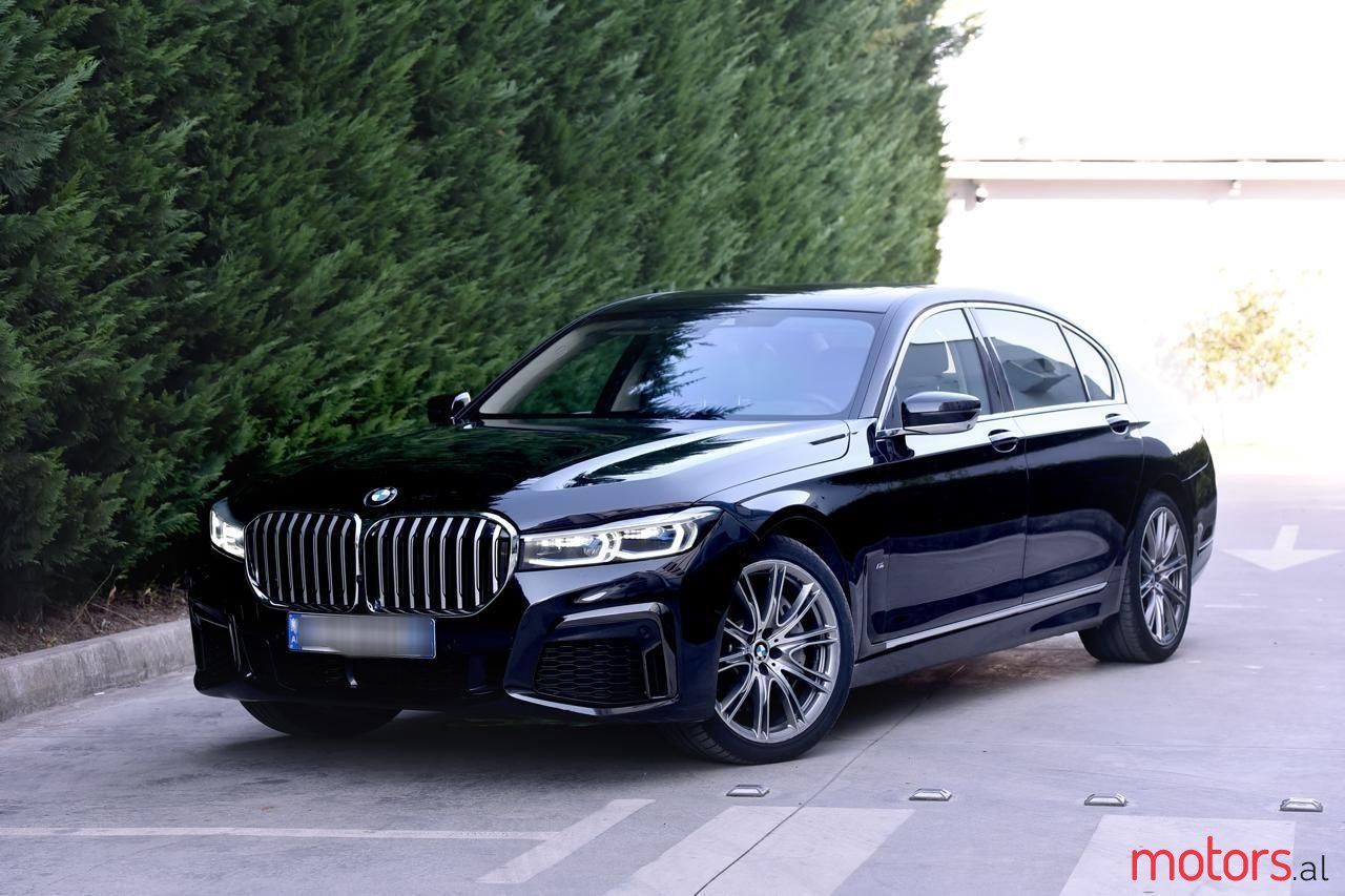 2017' BMW 750 photo #1