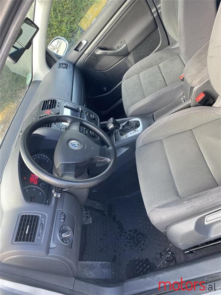 2005' Volkswagen Golf photo #3