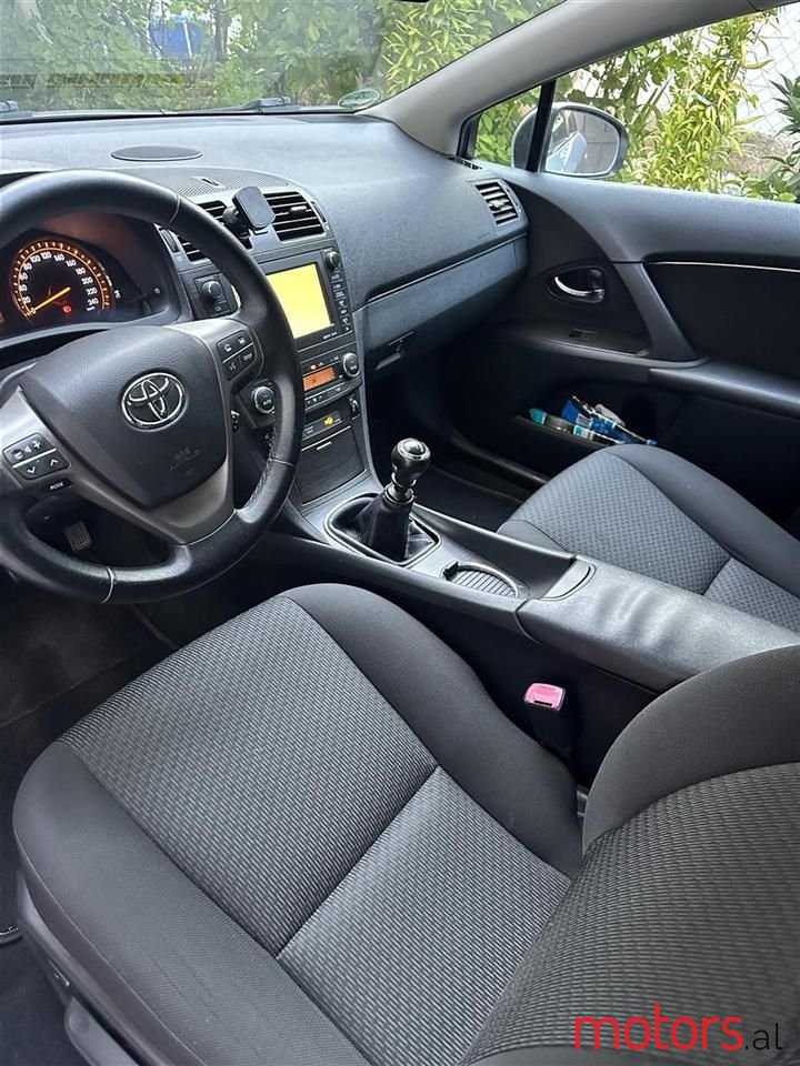 2009' Toyota Avensis photo #2