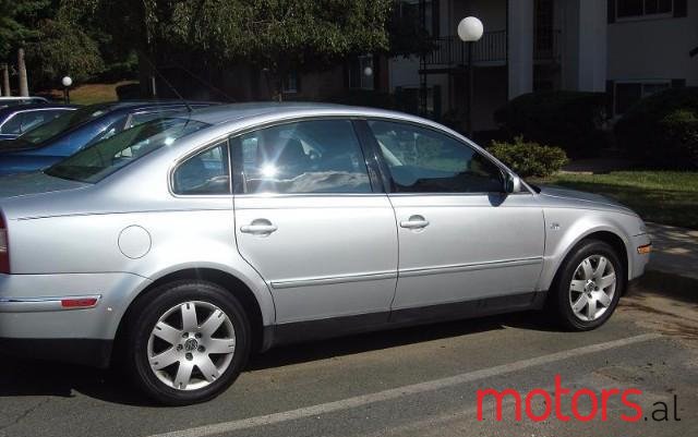 2001' Volkswagen Passat photo #1