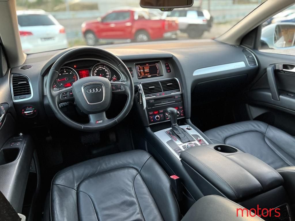 2010' Audi Q7 photo #5