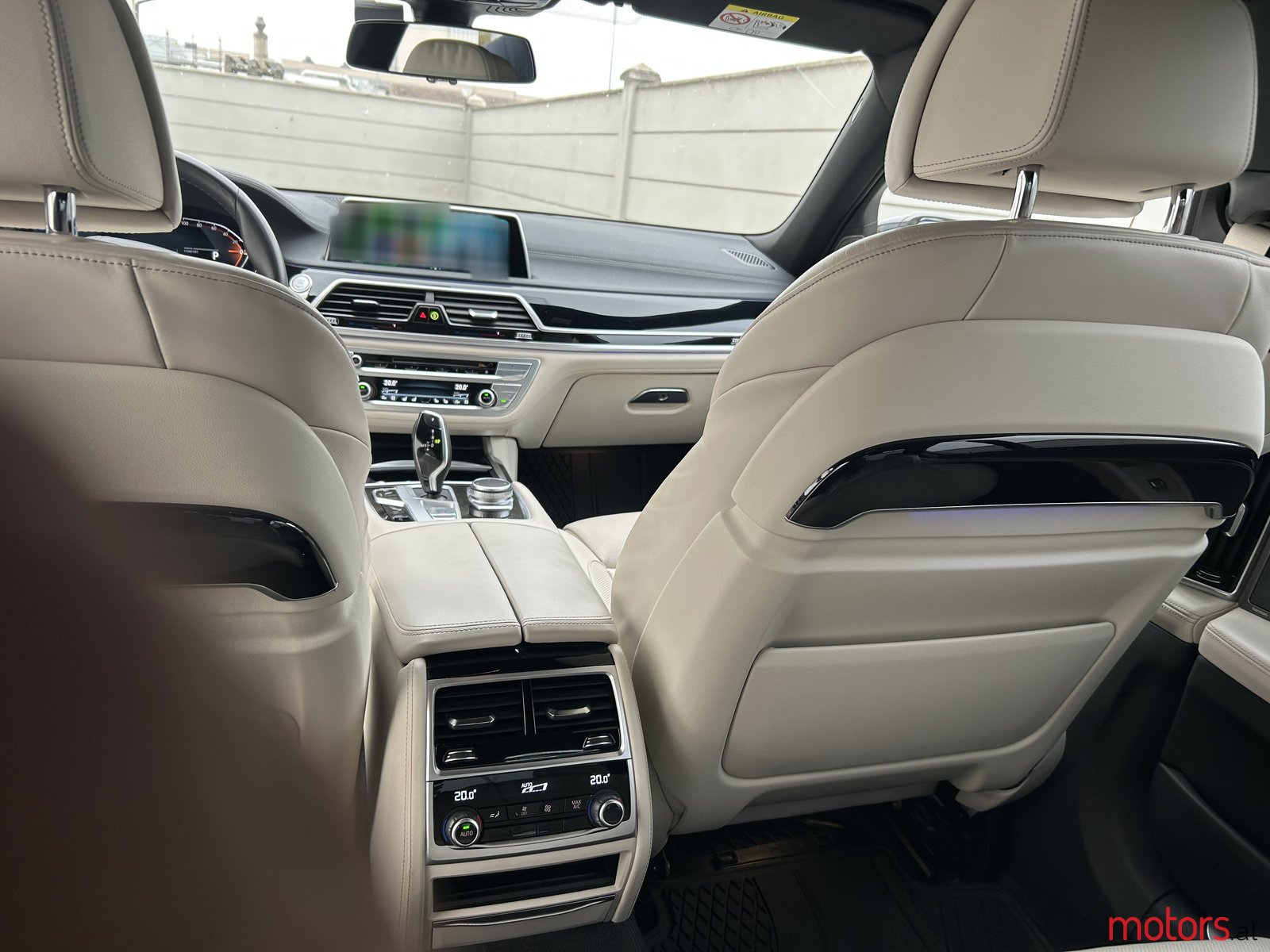 2022' BMW 730 photo #7