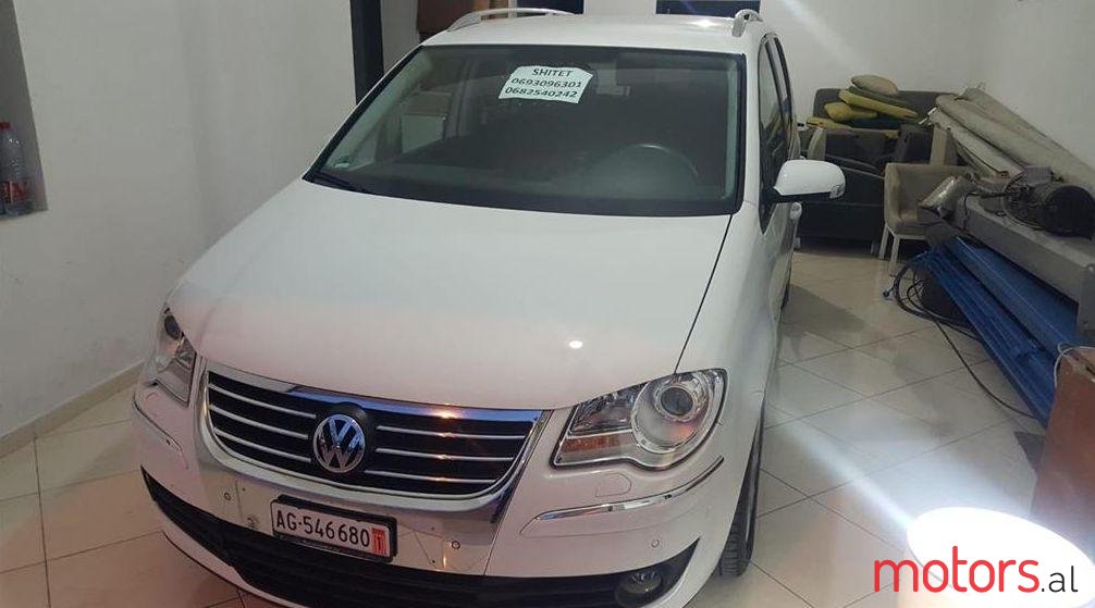 2008' Volkswagen Touran photo #1