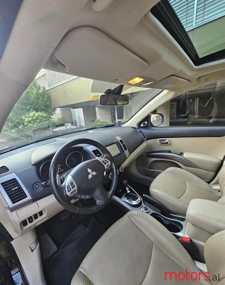 2012' Mitsubishi Outlander photo #5