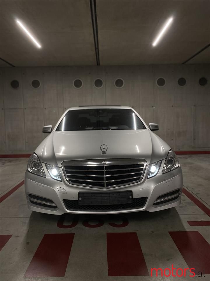 2012' Mercedes-Benz E 220 photo #2