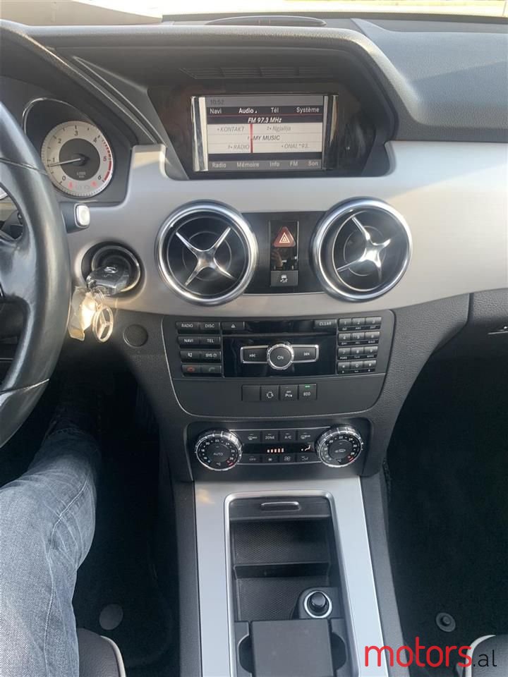 2015' Mercedes-Benz GLK 220 photo #2