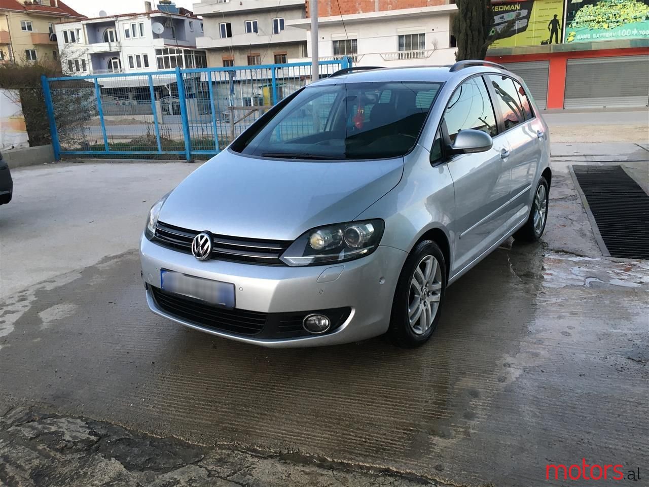 2011' Volkswagen Golf Plus photo #2