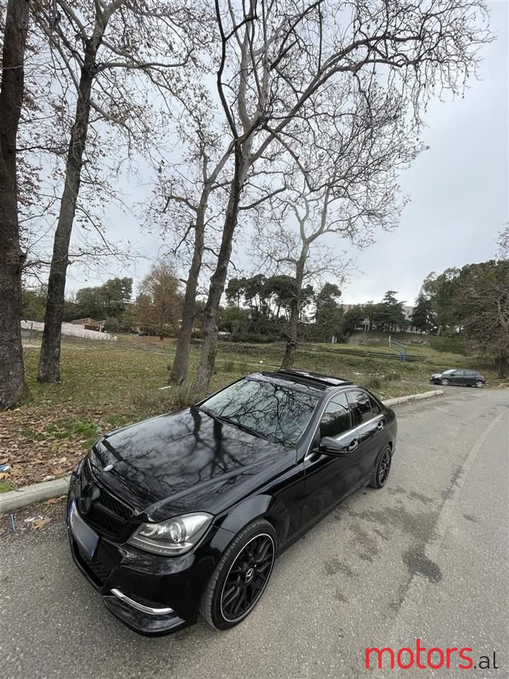 2009' Mercedes-Benz 320 photo #3