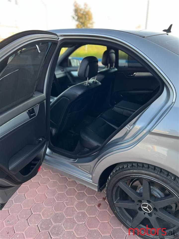 2009' Mercedes-Benz 220 photo #4