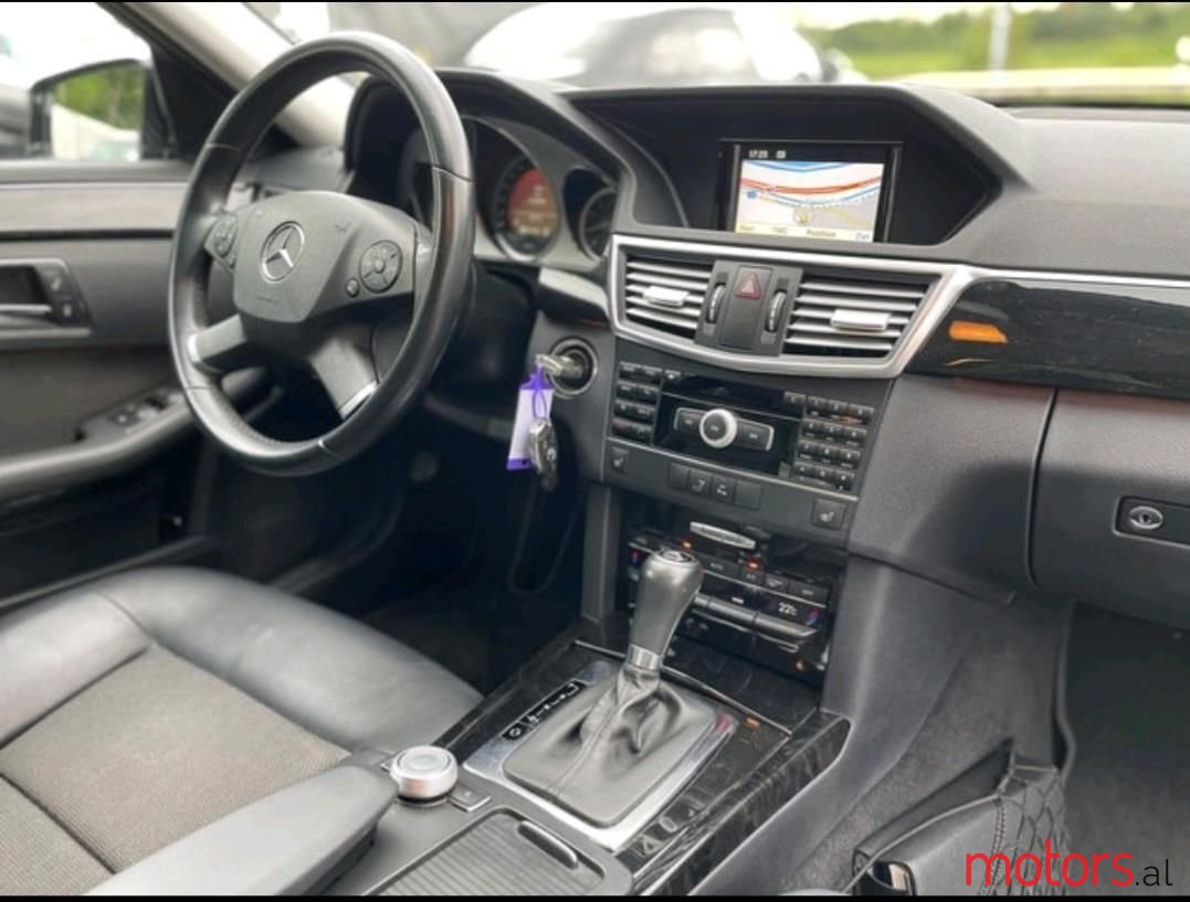 2011' Mercedes-Benz E 200 photo #4