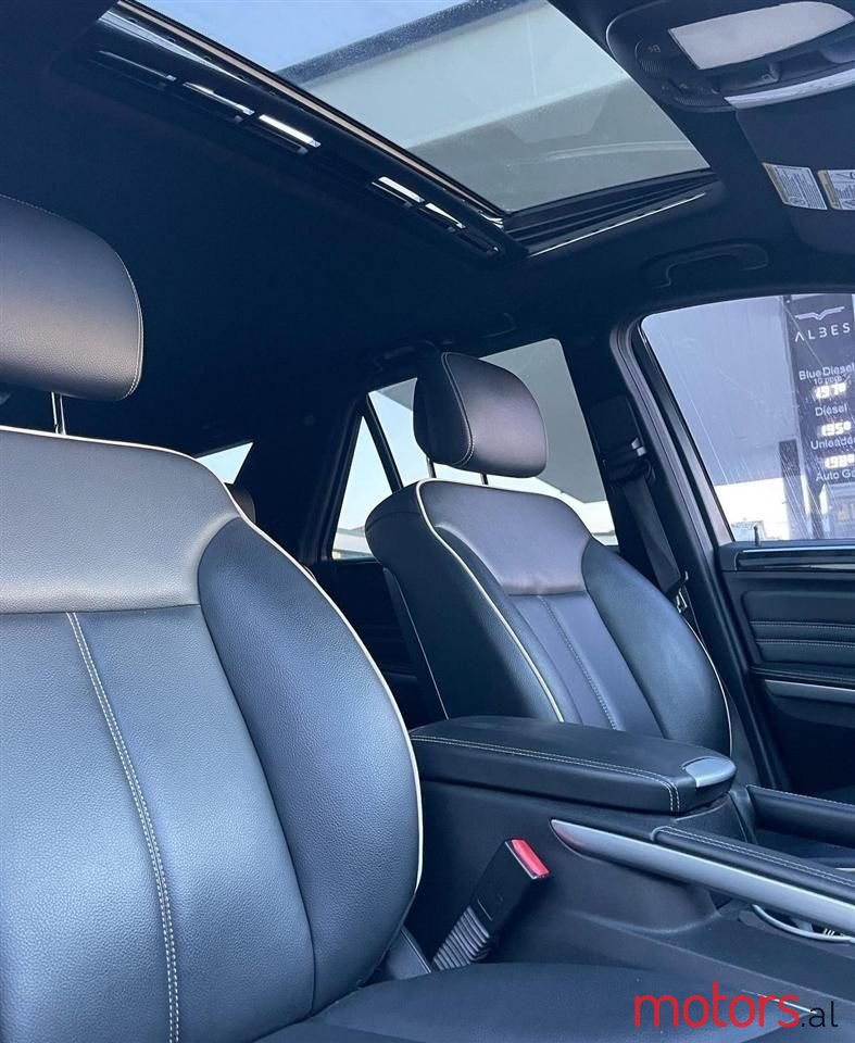 2011' Mercedes-Benz ML 350 photo #4