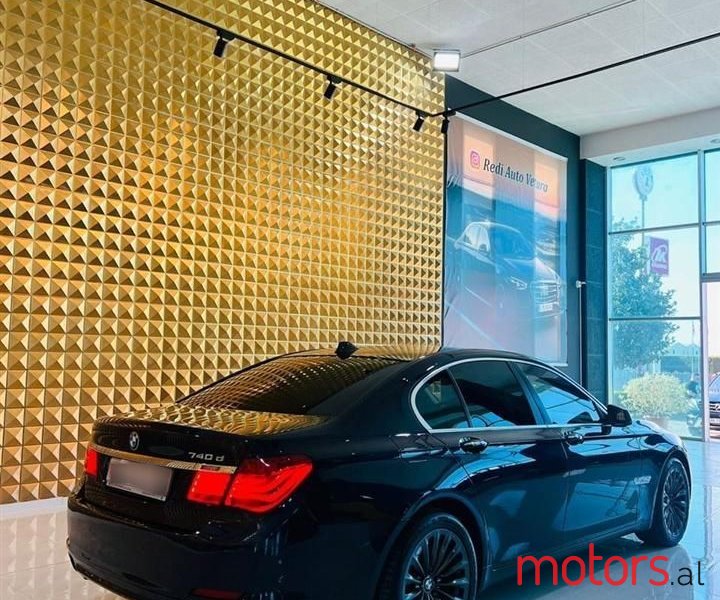 2013' BMW 740 photo #3