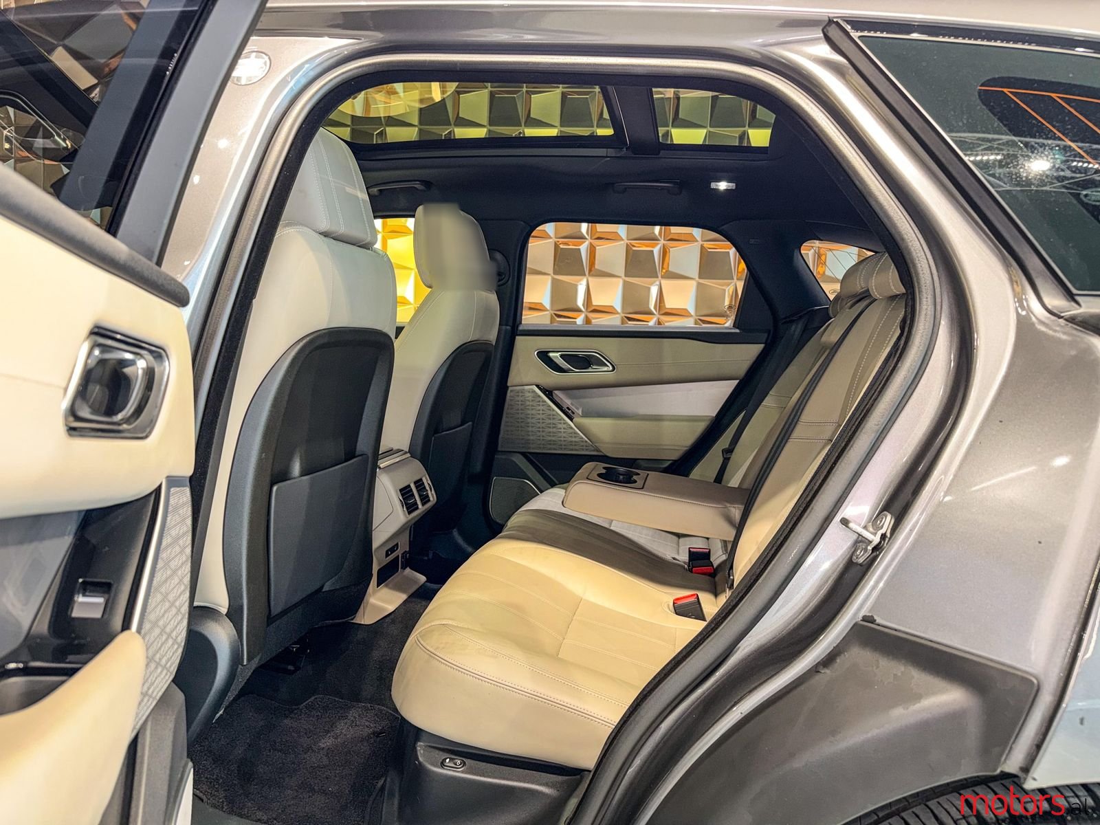 2018' Land Rover Range Rover Velar photo #5