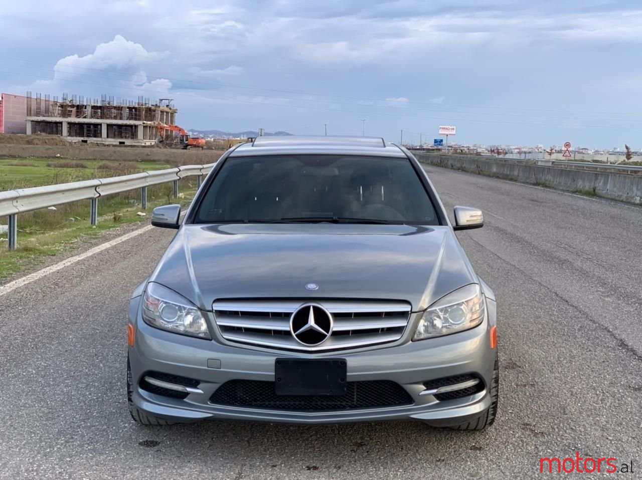 2011' Mercedes-Benz C 300 photo #2