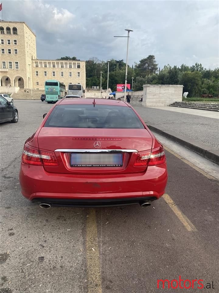 2010' Mercedes-Benz 350 photo #2