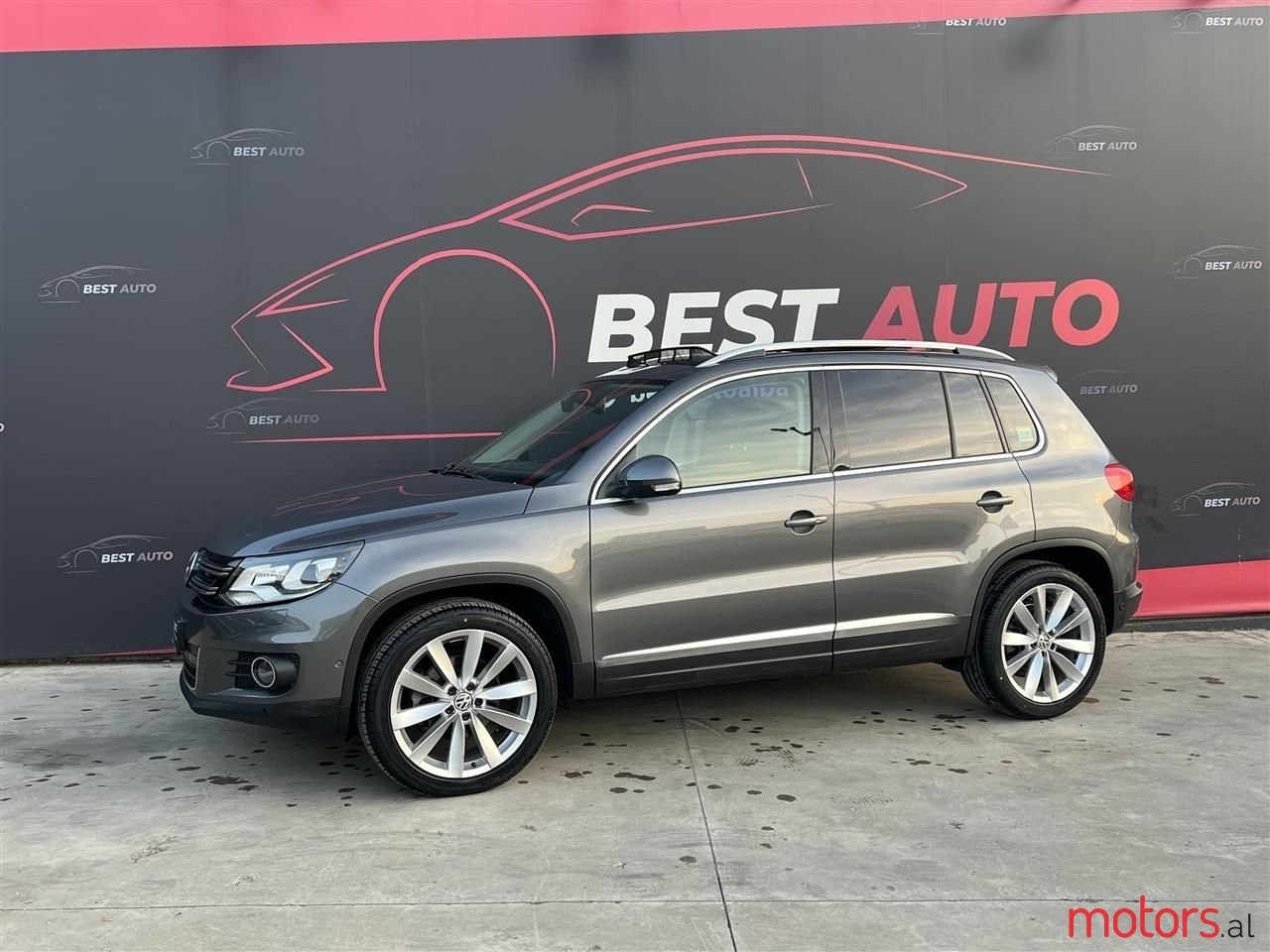 2012' Volkswagen Tiguan photo #1