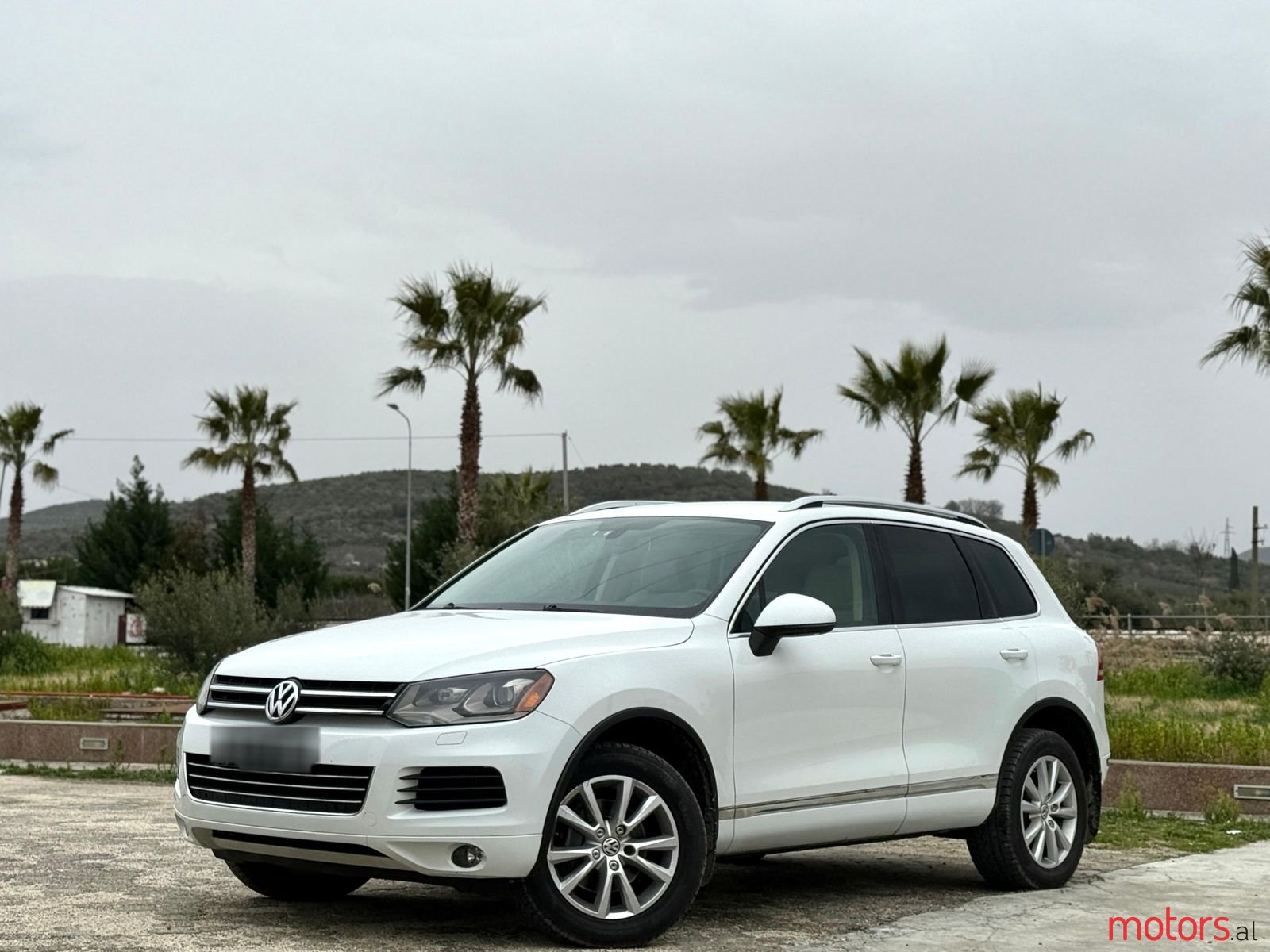2014' Volkswagen Touareg photo #4