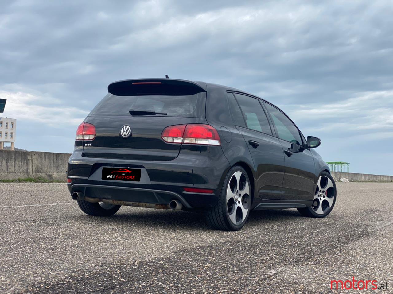 2011' Volkswagen Golf GTI photo #3