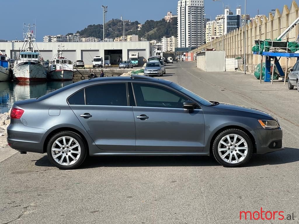 2012' Volkswagen Jetta photo #2