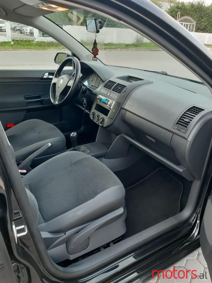 2010' Volkswagen Polo photo #3