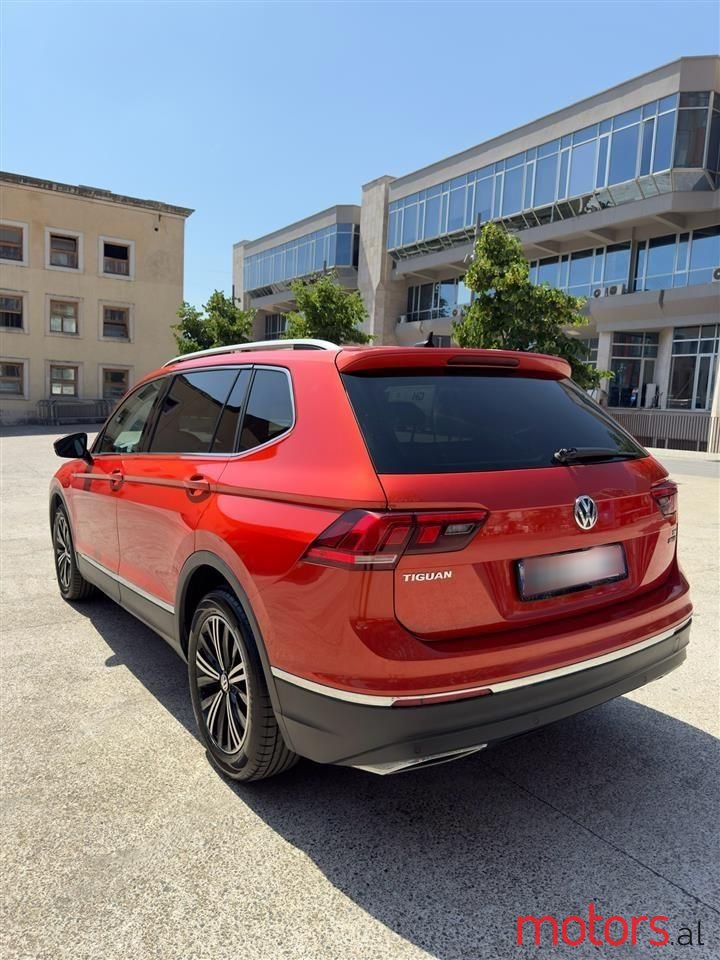2018' Volkswagen Tiguan photo #4