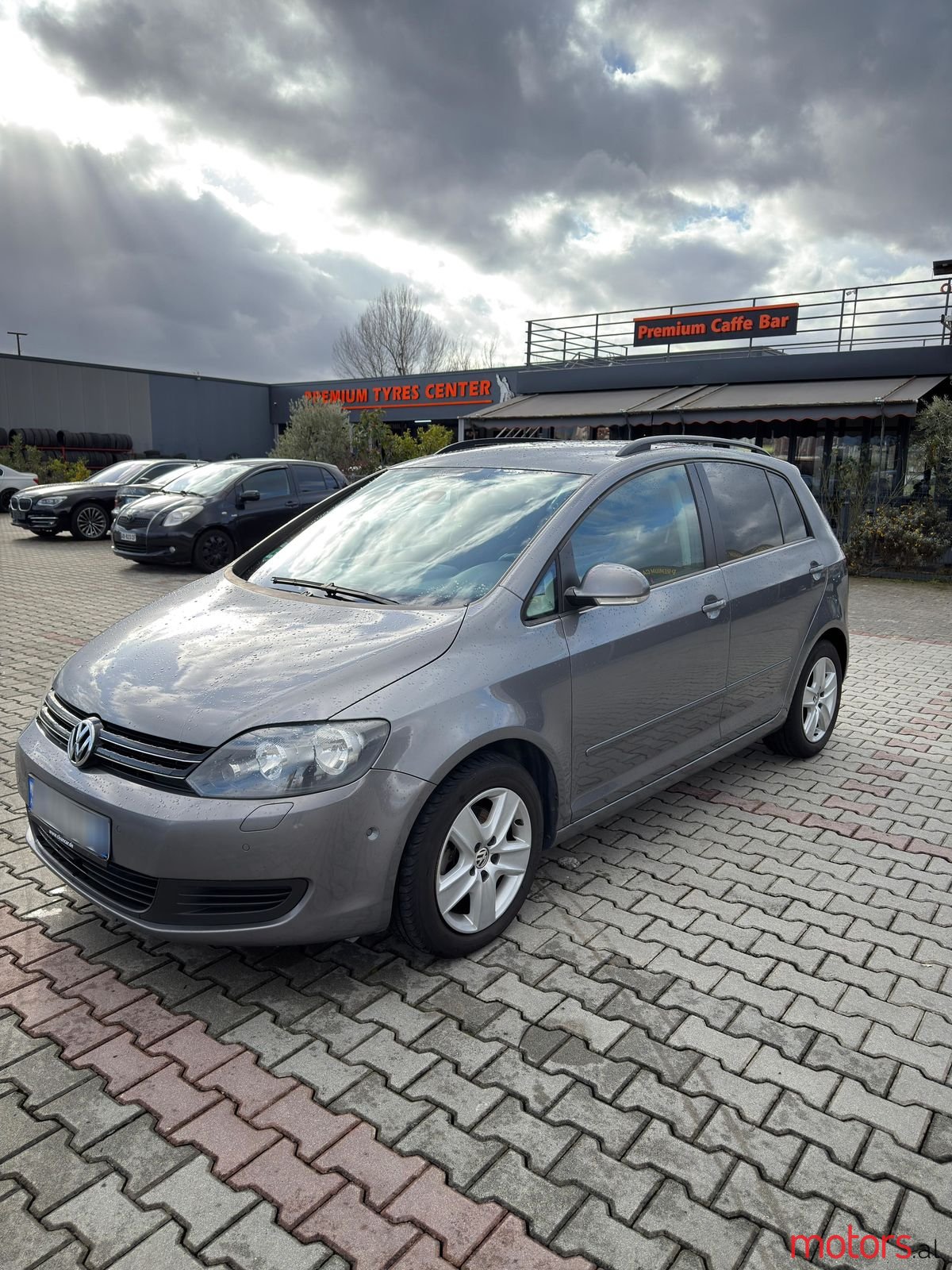 2009' Volkswagen Golf Plus photo #1