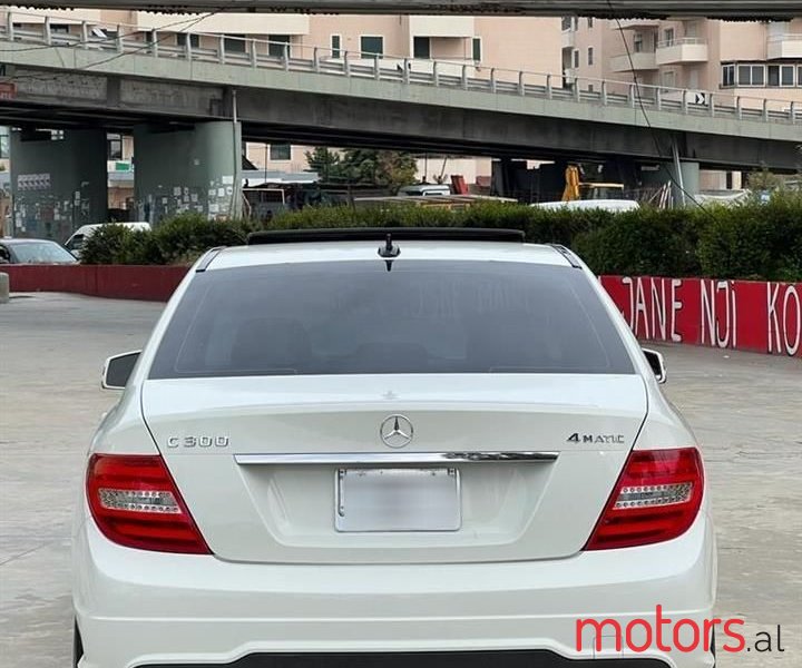 2012' Mercedes-Benz C 300 photo #5