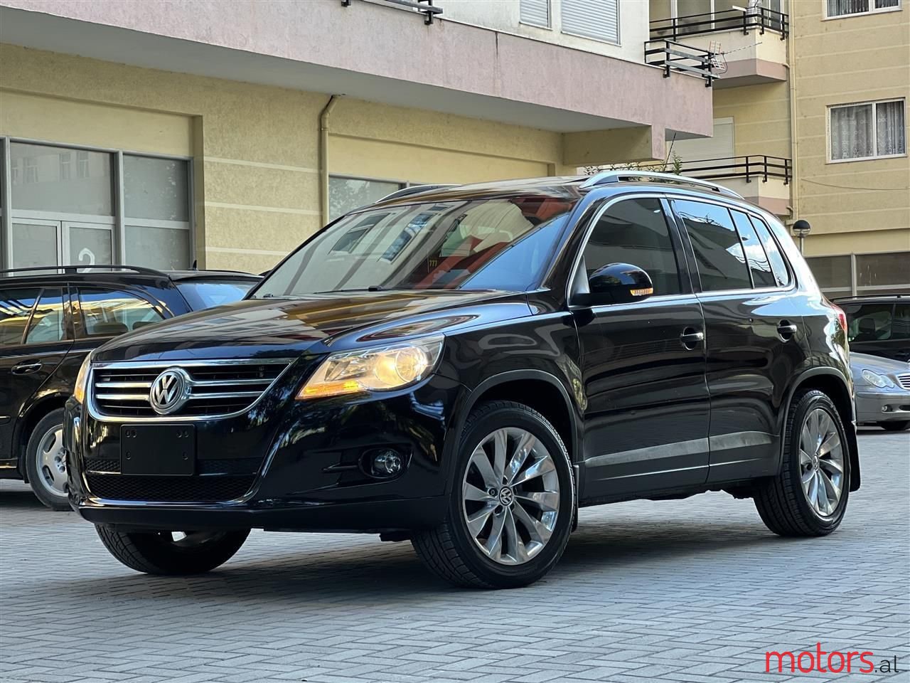 2011' Volkswagen Tiguan photo #3