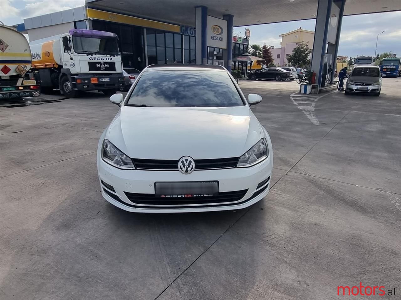 2013' Volkswagen Golf photo #1