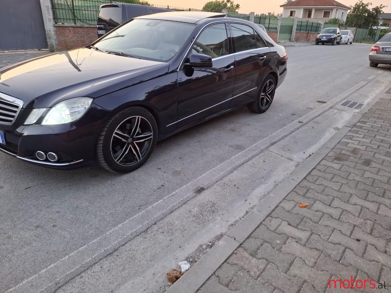 2010' Mercedes-Benz E 220 photo #3