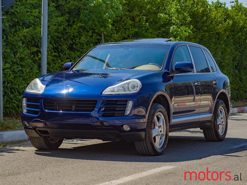 2010' Porsche Cayenne photo #1