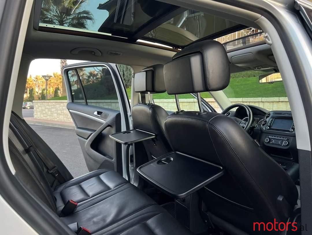 2012' Volkswagen Tiguan photo #4