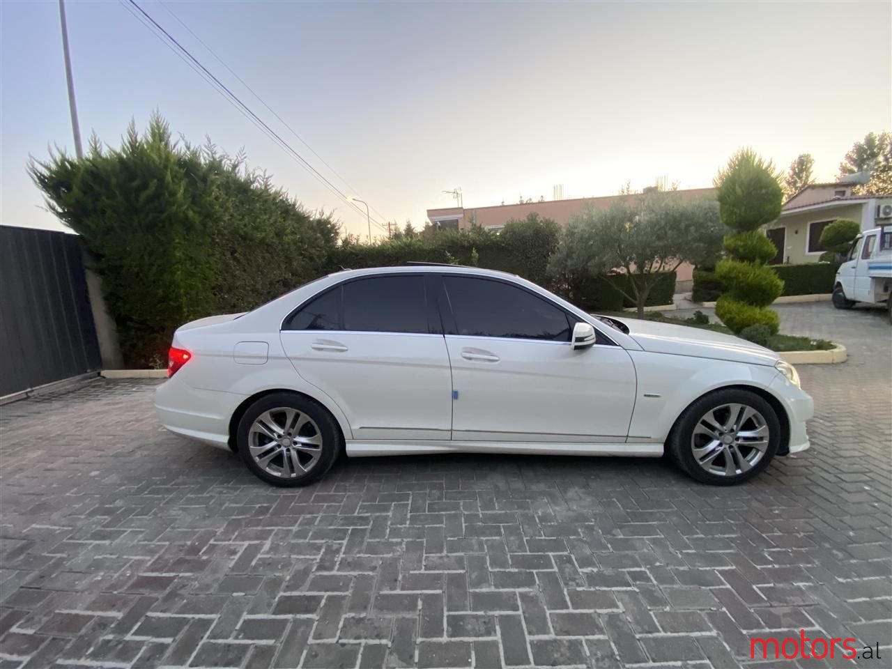 2012' Mercedes-Benz 220 photo #3