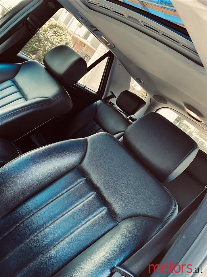 2008' Mercedes-Benz 320 photo #3