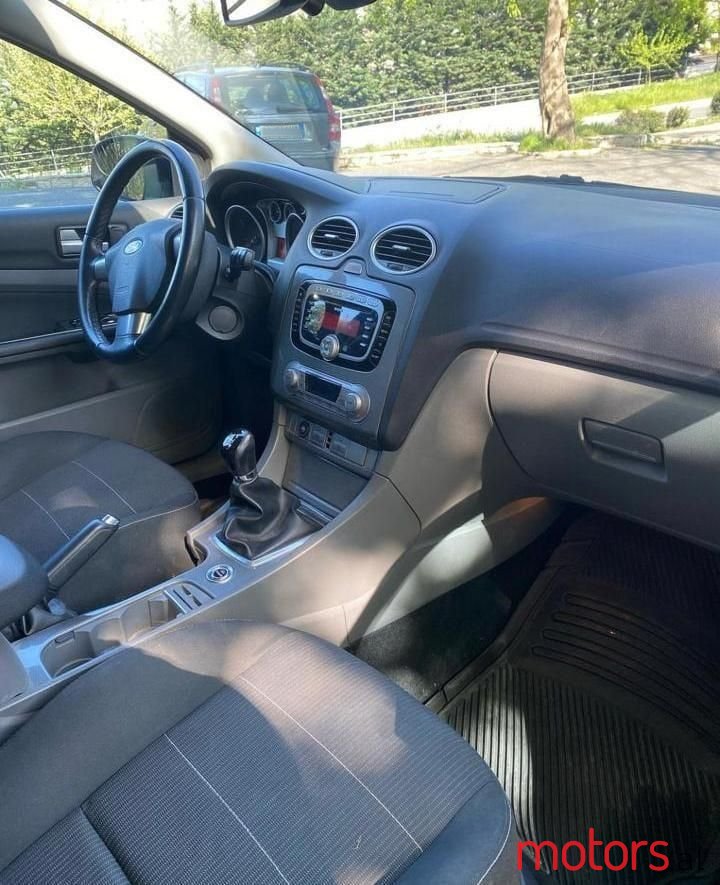 2010' Ford Focus photo #3