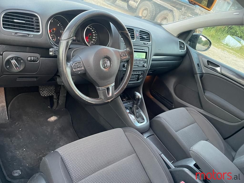 2011' Volkswagen Golf photo #3