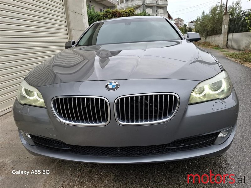 2013' BMW 528 photo #1