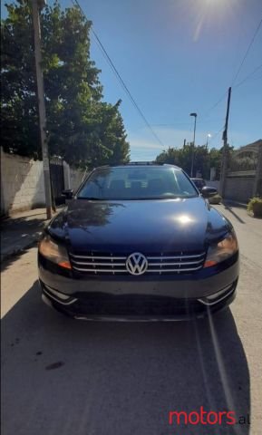 2013' Volkswagen Passat photo #2