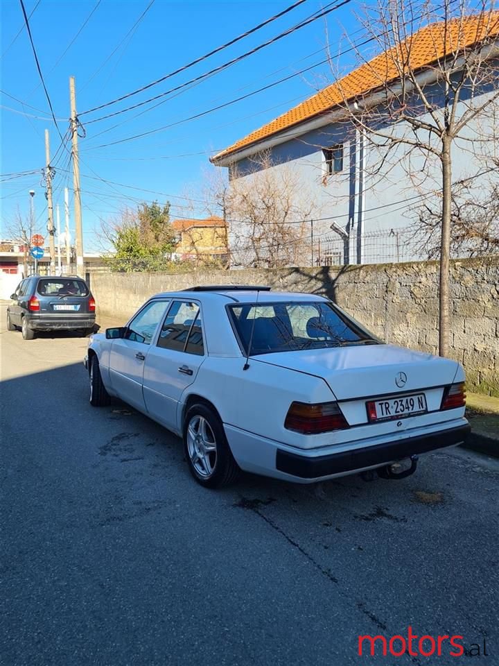 1990' Mercedes-Benz E 200 photo #2