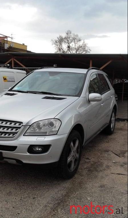 2008' Mercedes-Benz ML 300 photo #1