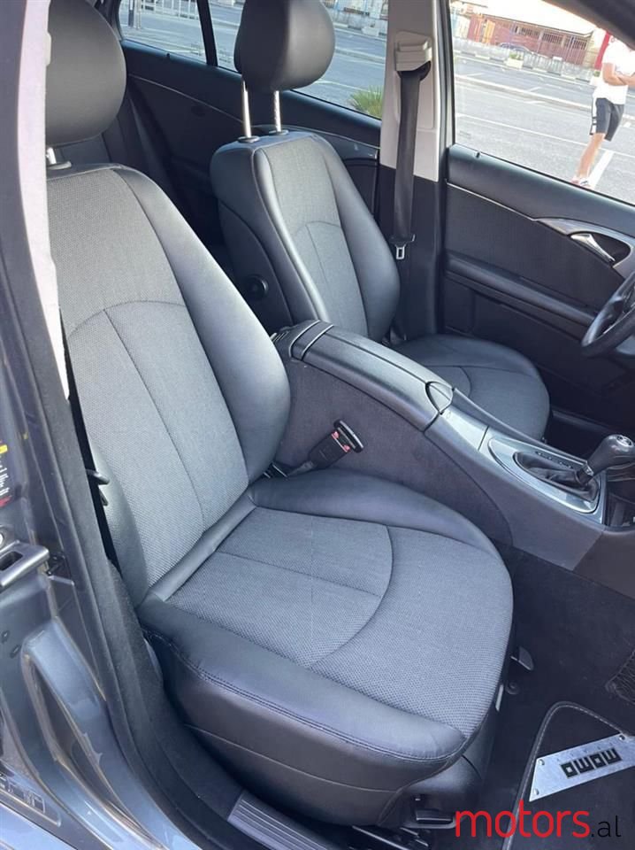 2009' Mercedes-Benz E 280 photo #2