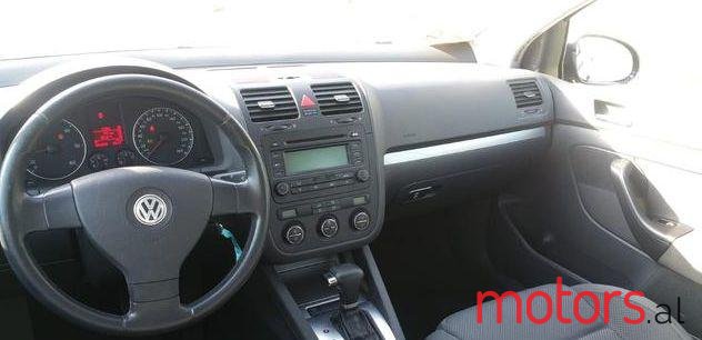 2005' Volkswagen Golf photo #2