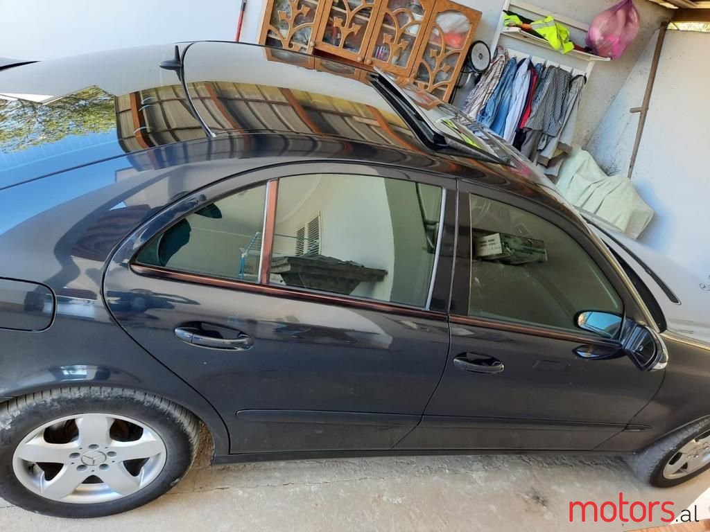 2006' Mercedes-Benz E 220 photo #6