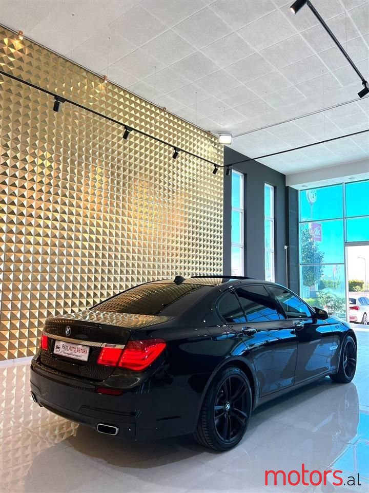 2011' BMW 740 photo #2