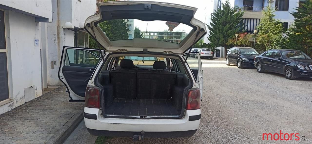 2005' Volkswagen Passat photo #1