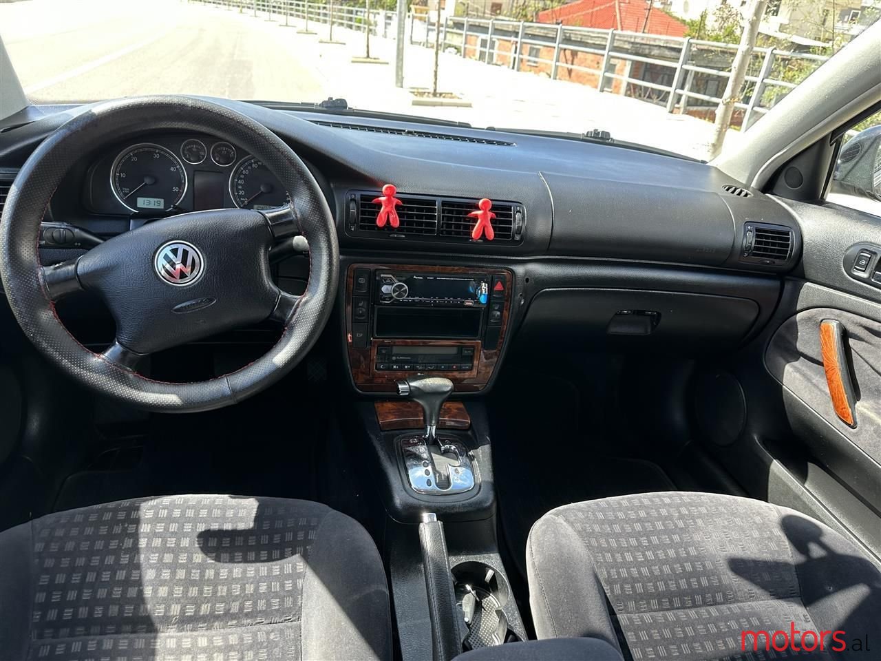 2002' Volkswagen Passat photo #3